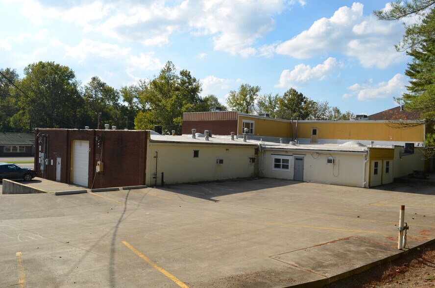 More Photos Of 141 Columbus Rd, Athens Office For Lease