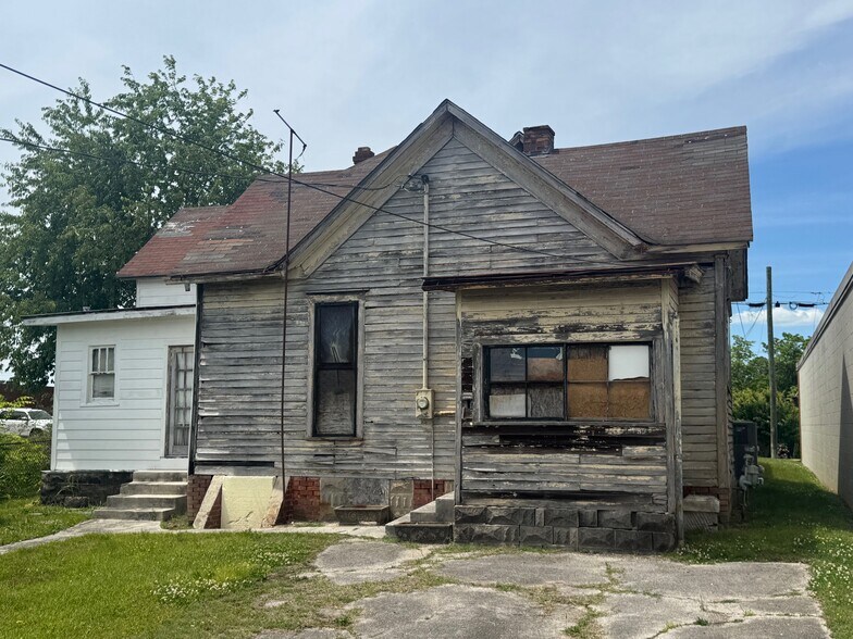 More Photos Of 223 N Main St, Dickson Flex For Sale