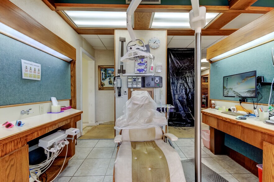 More Photos Of 7603 Seminole Blvd, Seminole Medical For Sale