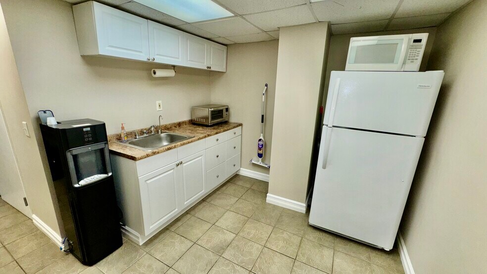 More Photos Of 8828 Main St, Buffalo Freestanding For Lease