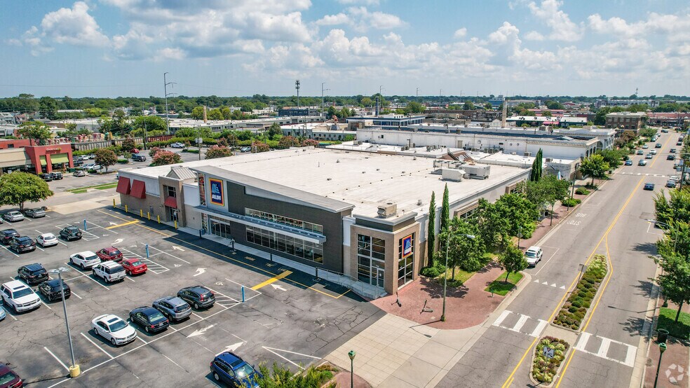 More Photos Of 730 W 21st St, Norfolk Supermarket For Lease