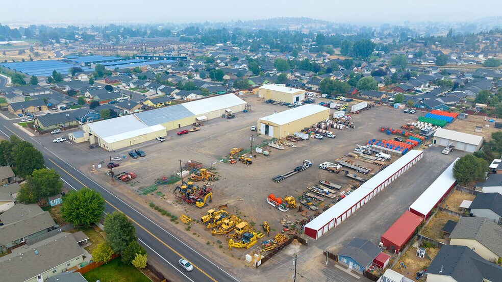 More Photos Of 701 Peters Rd, Prineville Manufacturing For Lease