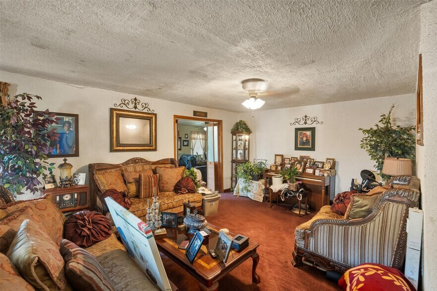 More Photos Of 19160 Terri Ln, Conroe Office Residential For Sale