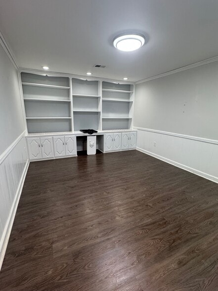 More Photos Of 137 Franklin St, Clarksville Flex For Lease