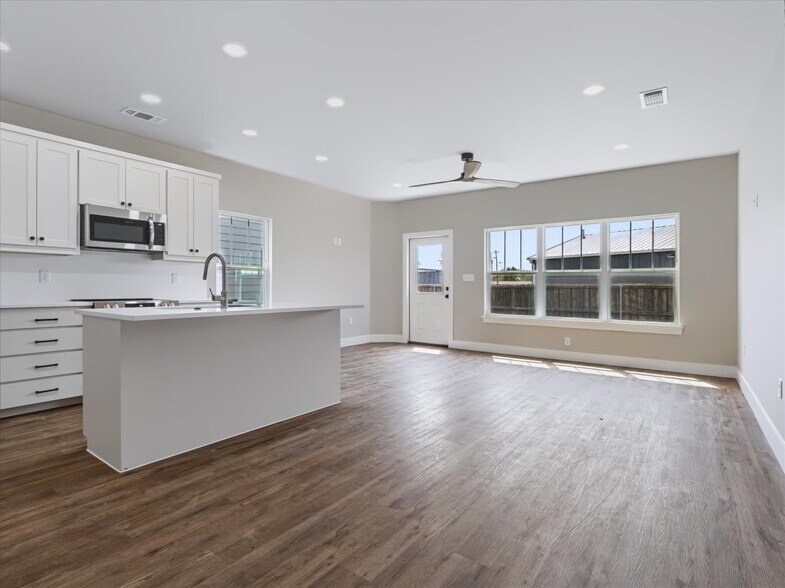 More Photos Of 1306 Country Rd, Whitesboro Apartments For Sale