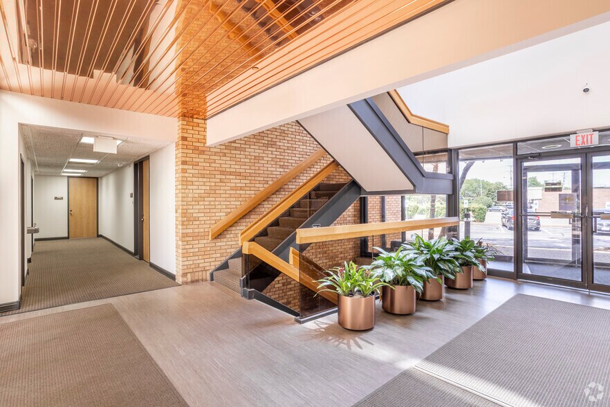 More Photos Of 1655 N Arlington Heights Rd, Arlington Heights Medical For Lease