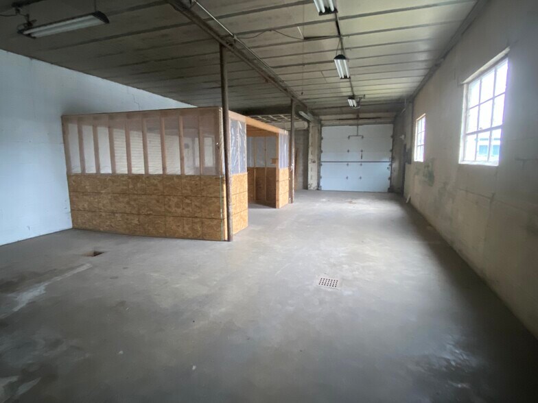 More Photos Of 405 Madison St, Rochester Light Distribution For Sale