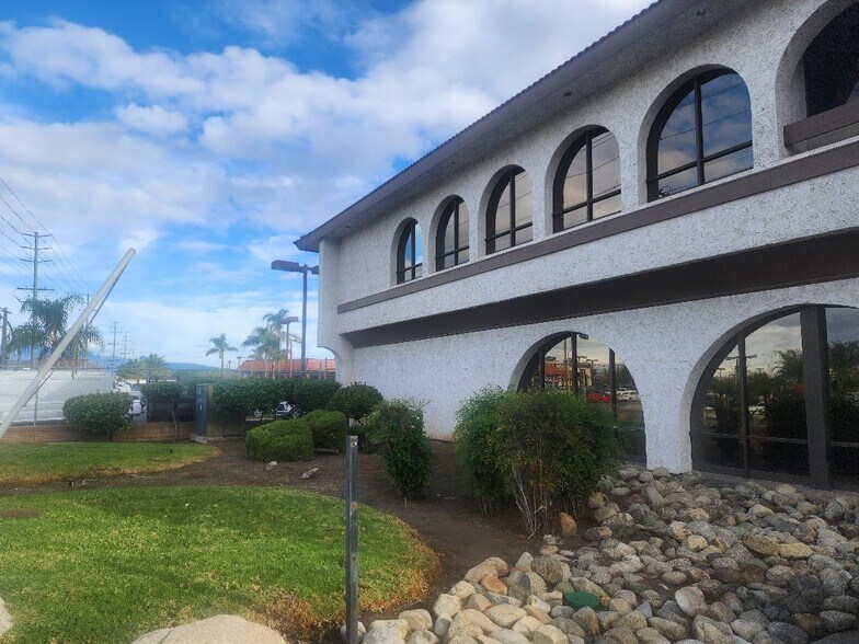 More Photos Of 2055 Hamner Ave, Norco Office Residential For Lease