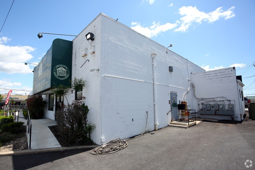 More Photos Of 1430 Reisterstown Rd, Pikesville Freestanding For Lease