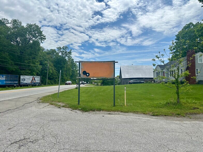 More Photos Of 1025 Highway 150 NE, Palmyra Freestanding For Sale