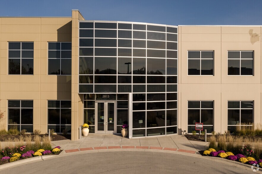 More Photos Of 2815 Forbs Ave, Hoffman Estates Office For Lease