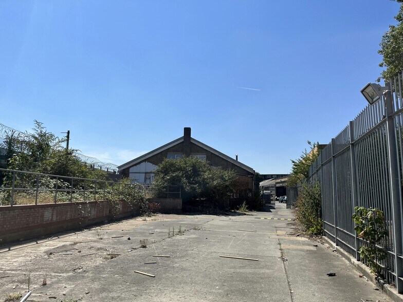 More Photos Of 33-39 Parsons Green Ln, London Warehouse For Lease