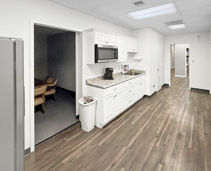 More Photos Of 1901 8th Ave, Tuscaloosa Office For Lease
