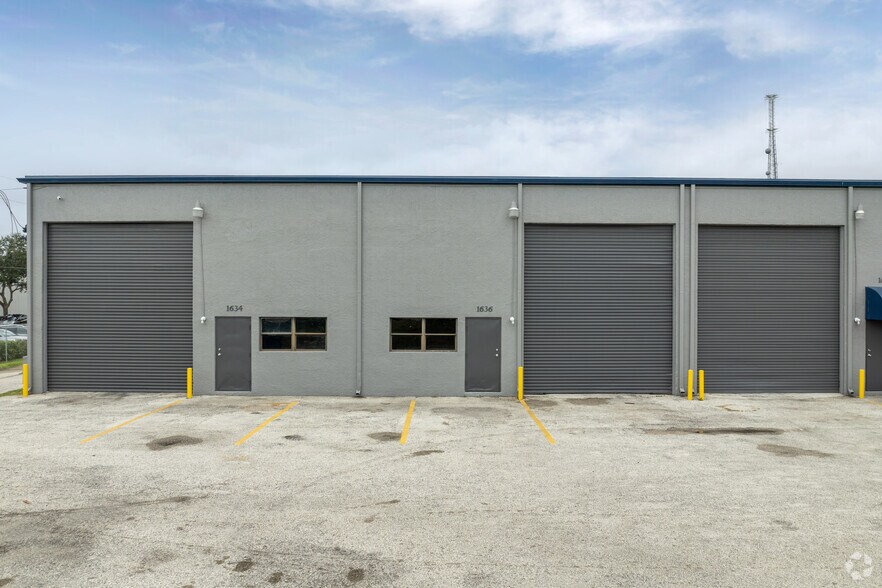 More Photos Of 1620-1646 SE Village Green Dr, Port, Port Saint Lucie Warehouse For Lease