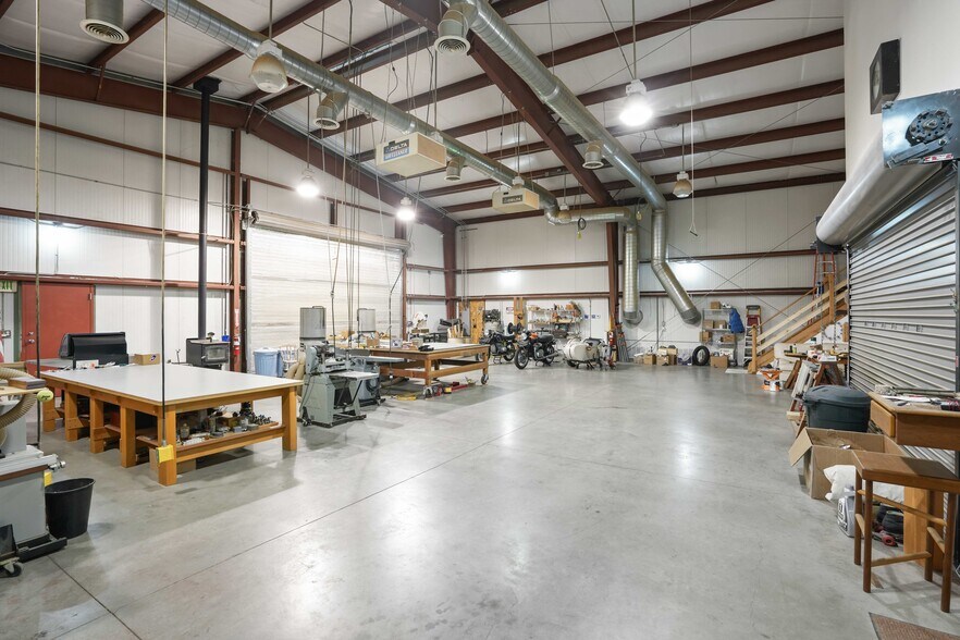 More Photos Of 3212 Mt Pinos Way, Frazier Park Light Manufacturing For Sale