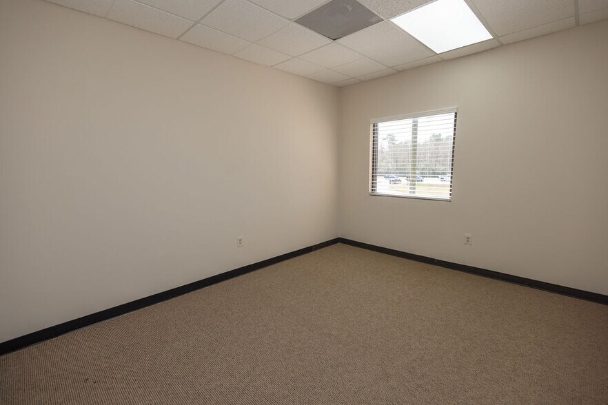 More Photos Of 20550 Townsen Blvd, Humble Loft Creative Space For Sale