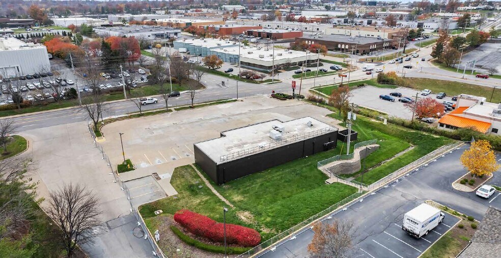 More Photos Of 11829 Lackland Rd, Saint Louis Freestanding For Sale