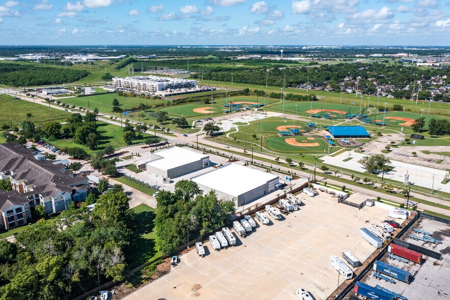 More Photos Of 3555 Canada, La Porte Storefront Retail Office For Lease