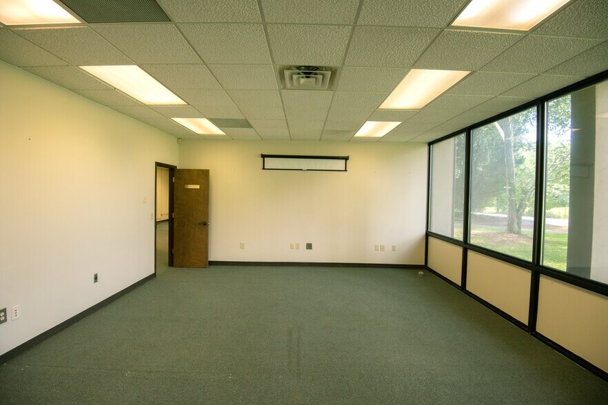 More Photos Of 1330 N Park St, Carrollton Medical For Sale