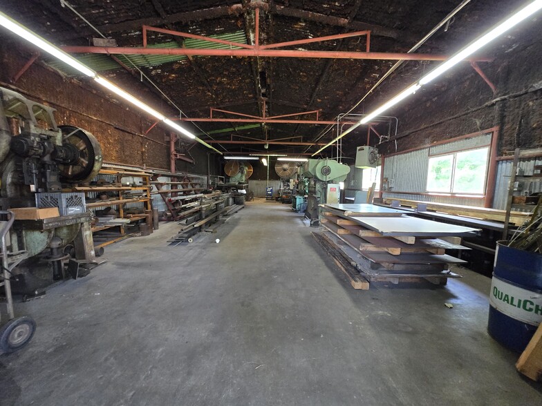 More Photos Of 609 Carby, Houston Warehouse For Sale