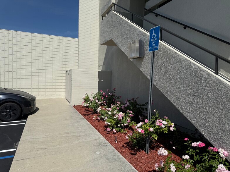 More Photos Of 144-148 E Foothill Blvd, Arcadia Office For Sale