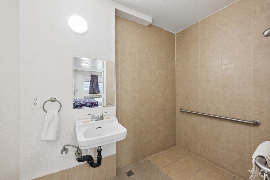 More Photos Of 3305 Fremont St, Las Vegas Hotel For Sale
