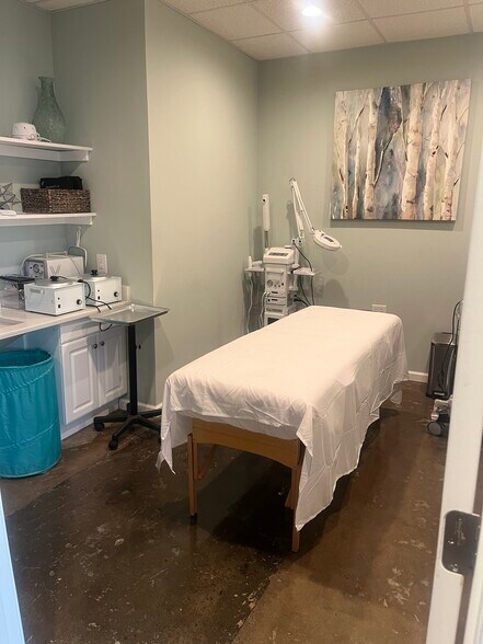 More Photos Of 117 Sweeten Creek Rd, Asheville Freestanding For Lease