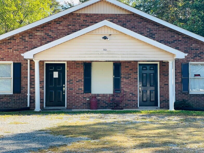 More Photos Of 301 W Main St, Stoneville Office For Sale