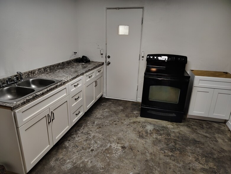 More Photos Of 219 W Mahoney Ave, Mesa Service For Lease