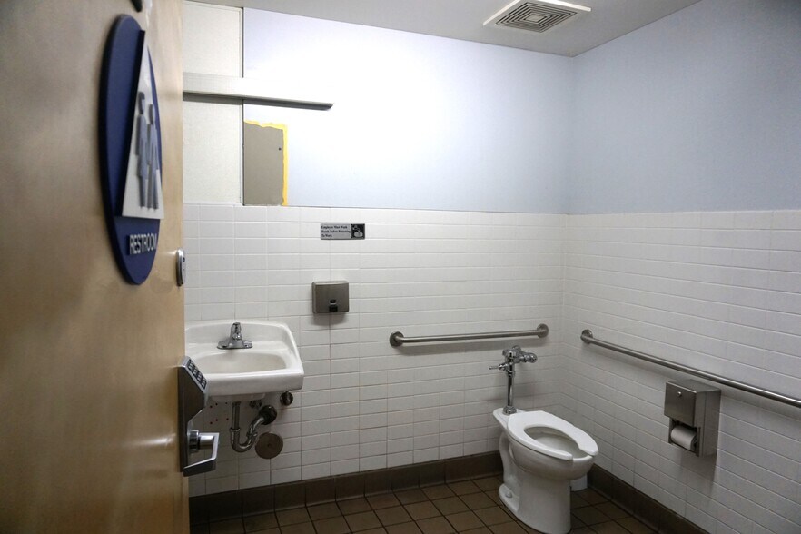 More Photos Of 525 Santa Monica Blvd, Santa Monica Apartments For Lease