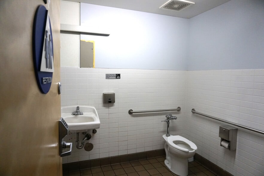 More Photos Of 525 Santa Monica Blvd, Santa Monica Apartments For Sale