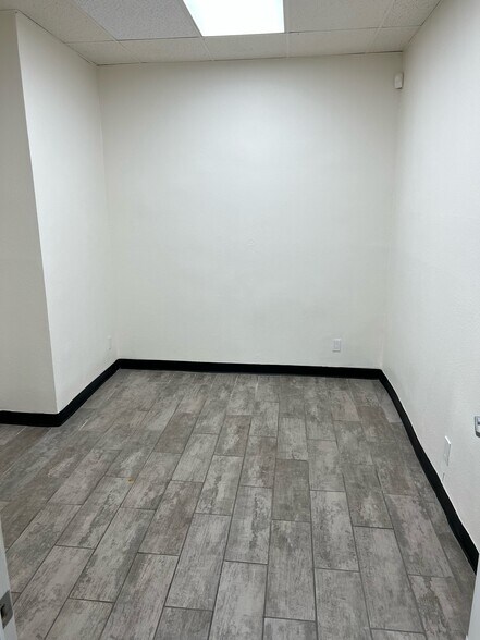 More Photos Of 13095 San Fernando Rd, Sylmar Flex For Lease