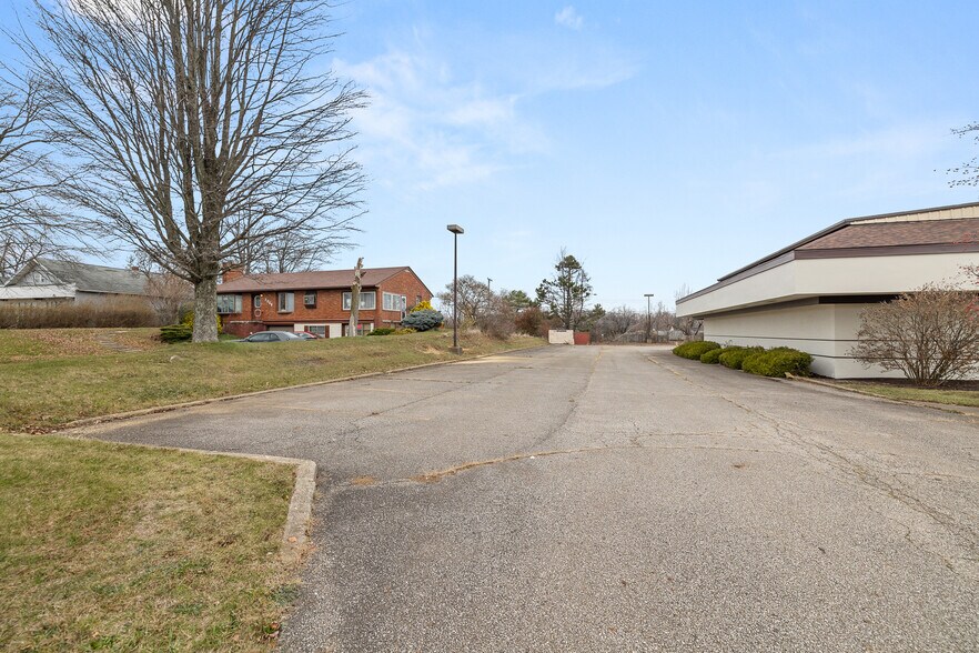 More Photos Of 2050 W Fourth St, Mansfield Medical For Lease