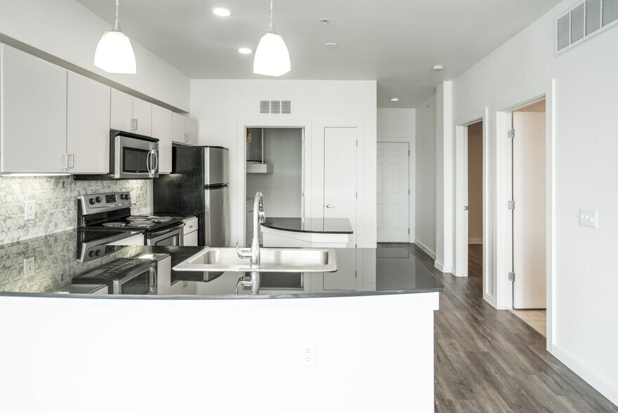 More Photos Of 127 E Riverside Dr, Austin Apartments For Lease