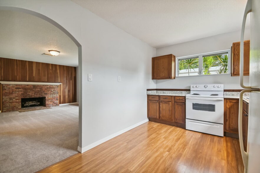 More Photos Of 883 South Wind Ln, Largo Industrial For Sale