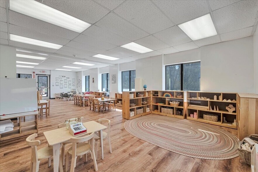 More Photos Of 4 Glenna Dr, Carmel Specialty For Sale