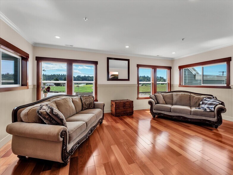 More Photos Of 1421 Pioneer Hwy, Stanwood Restaurant For Sale