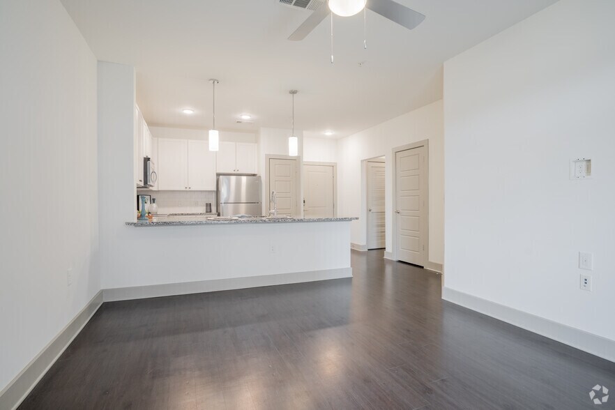 More Photos Of 6000 Avalon Blvd, Alpharetta Storefront Retail Office For Lease