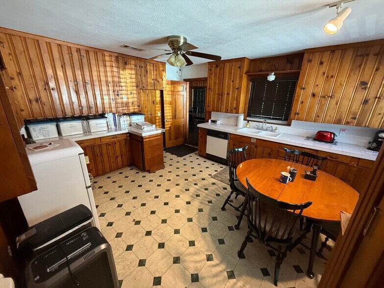 More Photos Of 513 S Tennessee St, McKinney Office For Sale