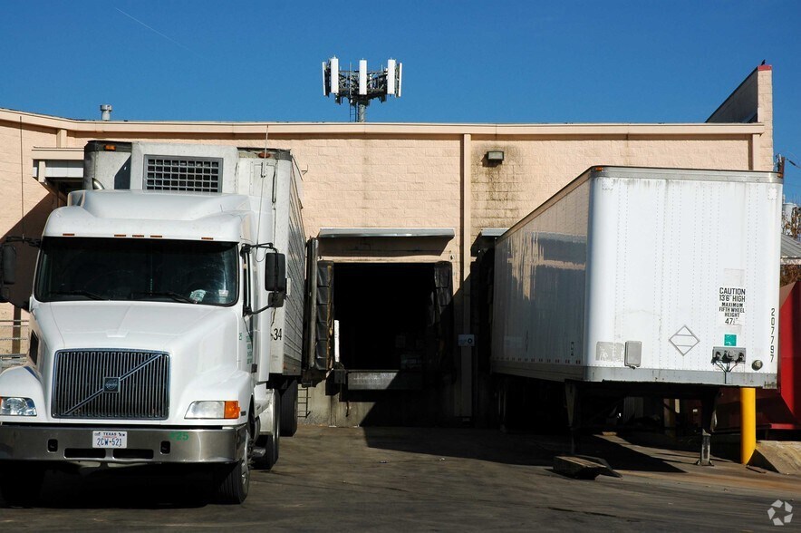 More Photos Of 5334 Ross Ave, Dallas General Retail For Lease