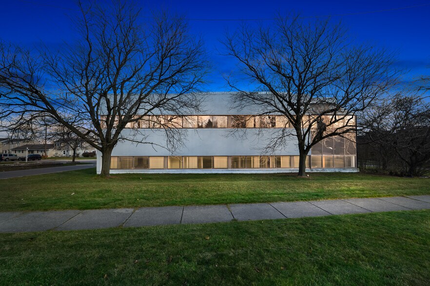 More Photos Of 44060 Woodward Ave, Bloomfield Hills Medical For Lease