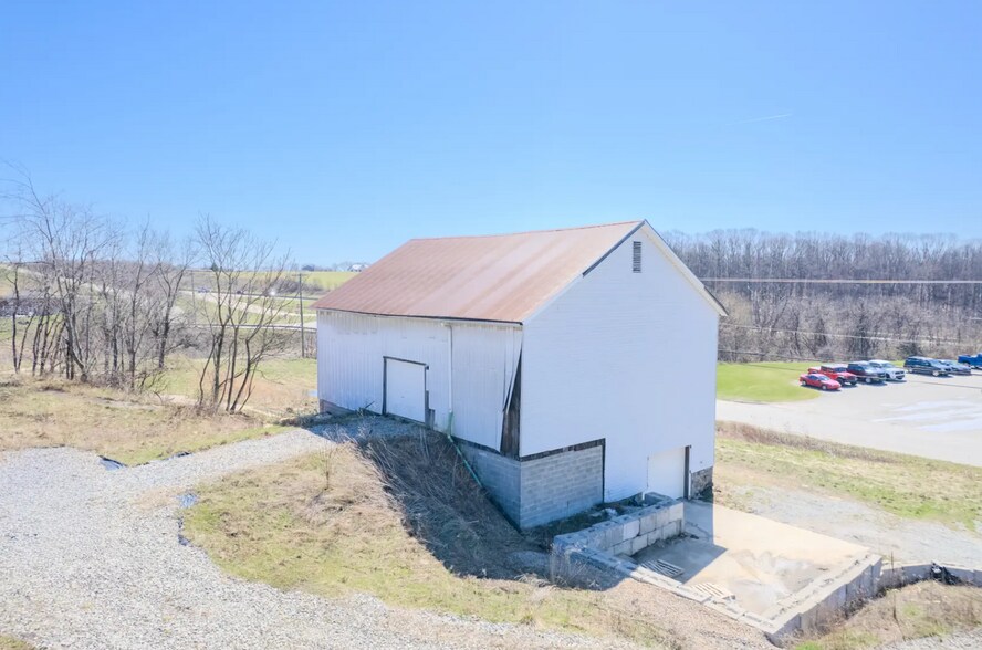 More Photos Of 651 E Pittsburgh St, Greensburg Warehouse For Lease