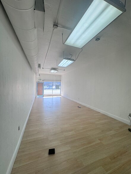 More Photos Of 1673-1675 NE 123rd St, North Miami Storefront For Lease