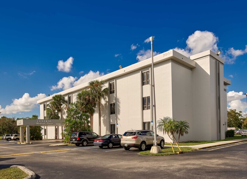More Photos Of 2951 NW 49th Ave, Lauderdale Lakes Medical For Lease