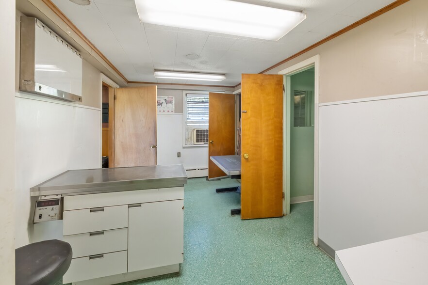More Photos Of 1158 Valley Rd, Stirling Veterinarian Kennel For Sale