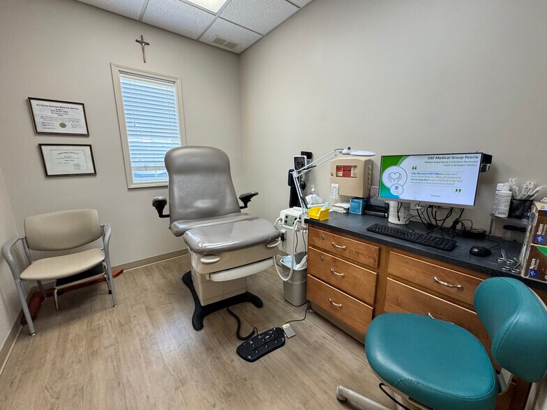 More Photos Of 3322 W Willow Knolls Rd, Peoria Office For Sale