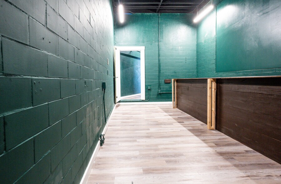 More Photos Of 1802 E Commerce St, San Antonio Auto Repair For Lease