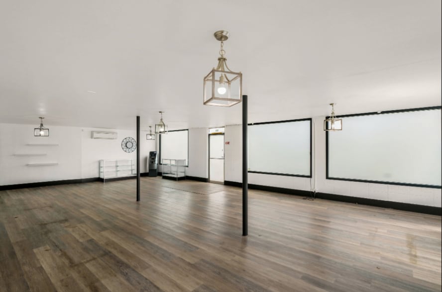 More Photos Of 6767 SW Macadam Ave, Portland Service For Lease