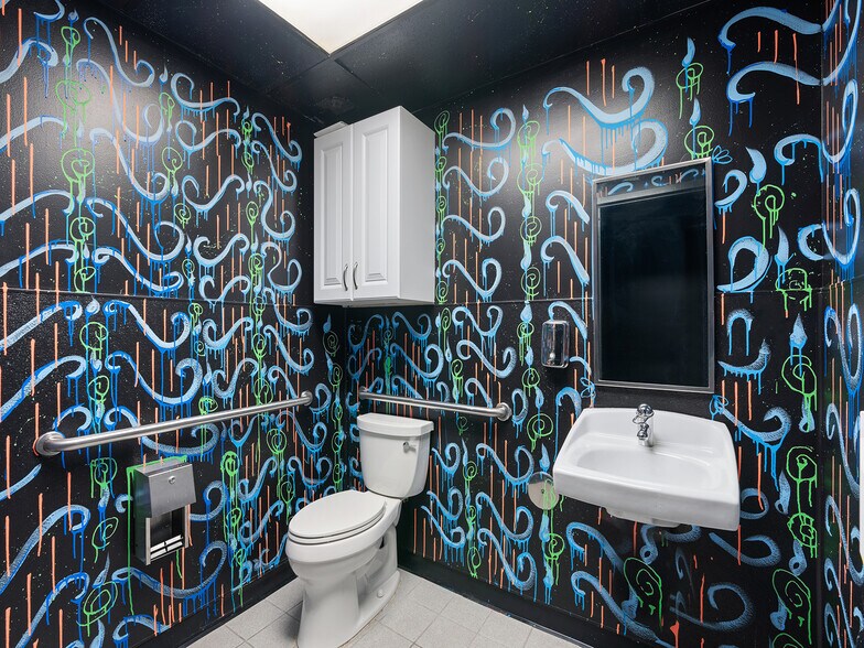 More Photos Of 721 Collins Ave, Miami Beach Storefront For Lease