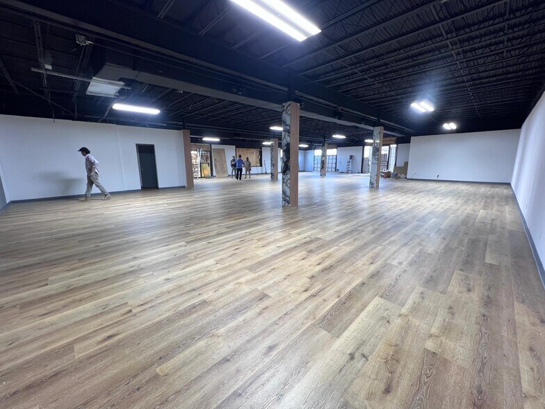 More Photos Of 9931 Harwin Dr, Houston Warehouse For Lease